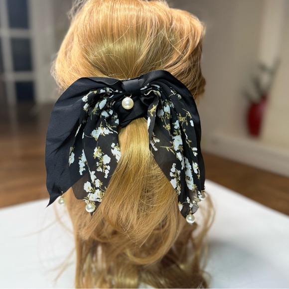 Floral Pearl-Embellished Hair Scrunchies Set 4 pieces - Picture 9 of 10